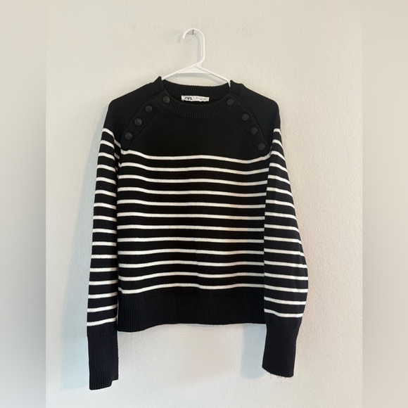 Zara Nautical Striped Knit Pullover Sweater Black White
Anchor Buttons Medium - Picture 5 of 15